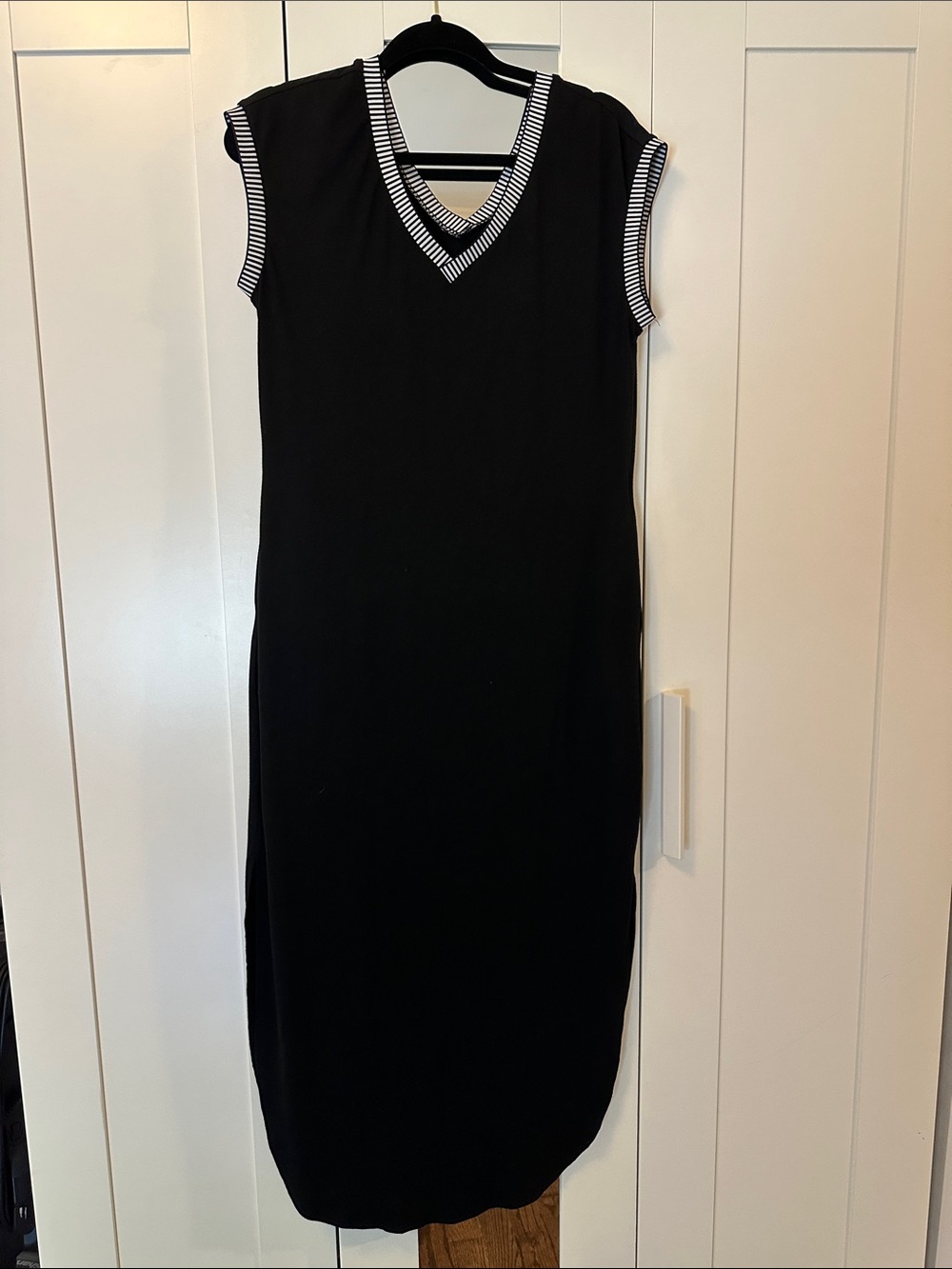 Sleeveless Black V-Neck Midi Dress with Striped Trim